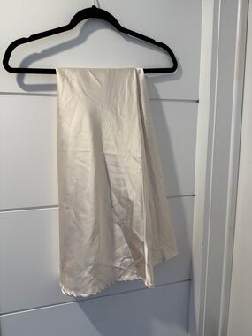 Maxi skirt in creamy white